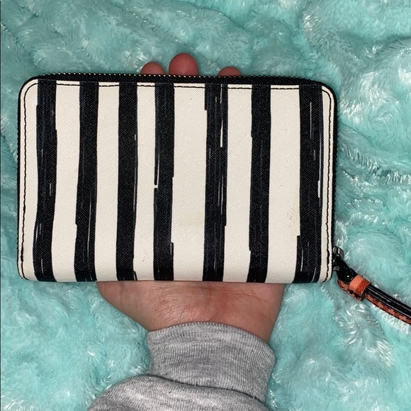 MARC JACOBS wallet :) - Picture 3 of 11